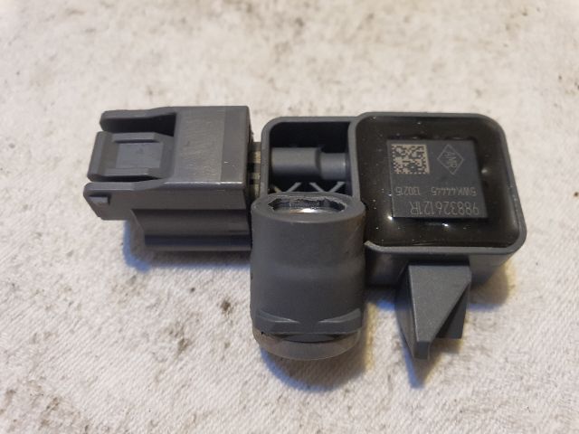 bontott RENAULT CLIO IV Központi Ütközés Érzékelő