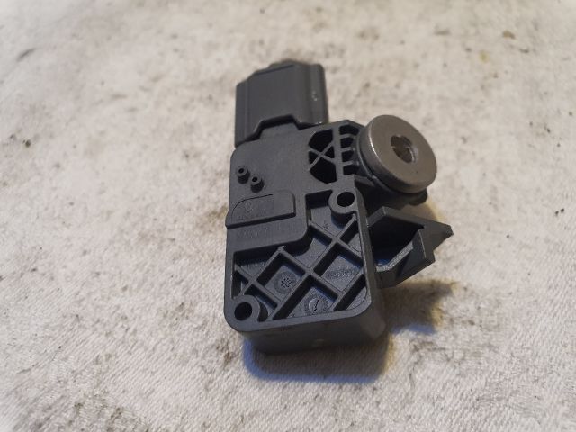 bontott RENAULT CLIO IV Központi Ütközés Érzékelő