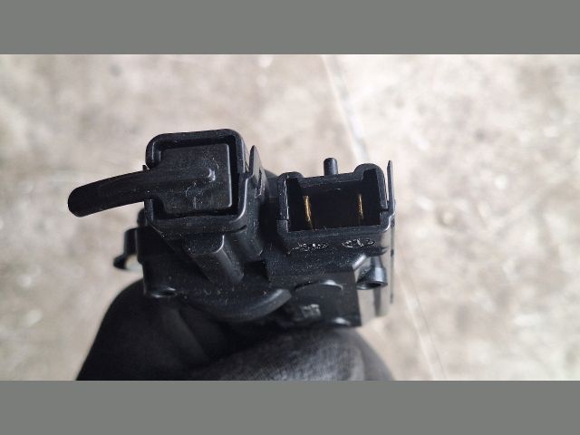 bontott RENAULT CLIO IV Központizár Motor Tankajtó