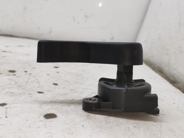 bontott RENAULT CLIO IV Motorháztető Nyitó Kar / Gomb