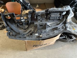 bontott RENAULT CLIO IV Műszerfal Héj