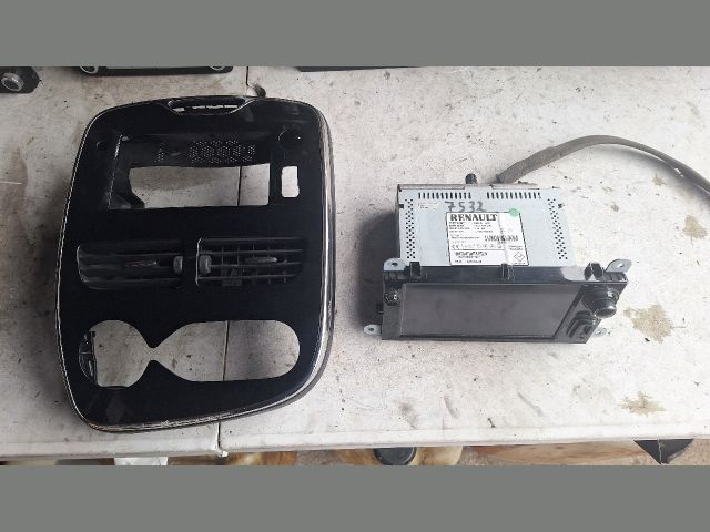 bontott RENAULT CLIO IV Navigációs Fejegység