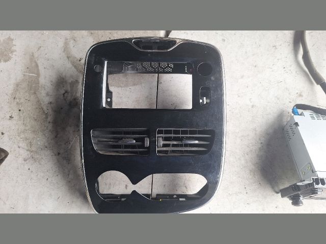 bontott RENAULT CLIO IV Navigációs Fejegység