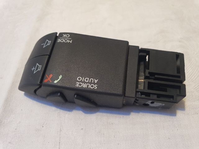 bontott RENAULT CLIO IV Rádió / CD Kapcsoló