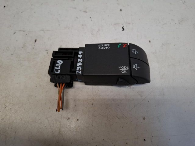 bontott RENAULT CLIO IV Rádió / CD Kapcsoló