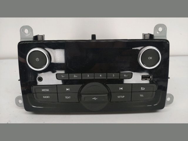 bontott RENAULT CLIO IV Rádió / CD