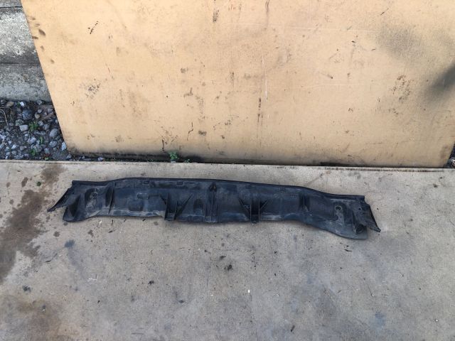 bontott RENAULT CLIO IV Szélvédő Alatti Műanyag Elem