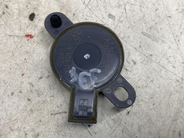 bontott RENAULT CLIO IV Tolatóradar Hangszóró