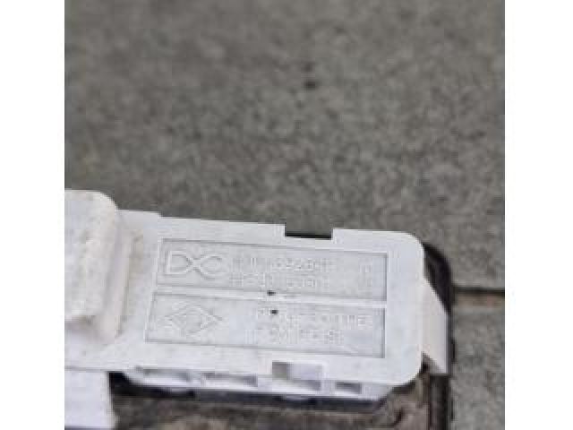 bontott RENAULT CLIO V Csomagtérajtó Kilincs