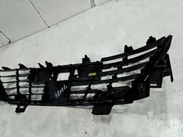 bontott RENAULT CLIO V Első Lökhárító Alsó Középső Díszrács