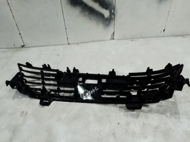 bontott RENAULT CLIO V Első Lökhárító Alsó Középső Díszrács