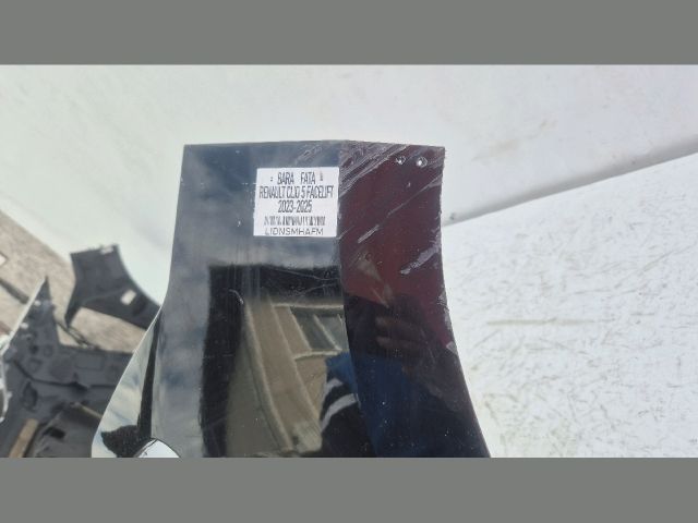 bontott RENAULT CLIO V Első Lökhárító (Üresen)