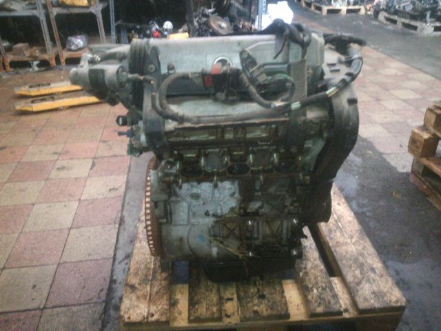 bontott RENAULT ESPACE III Motor (Fűzött blokk hengerfejjel)