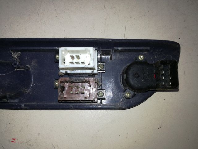 bontott RENAULT ESPACE III Ablakemelő Kapcsoló Négyes / Kettes