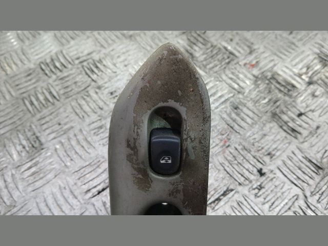 bontott RENAULT ESPACE III Jobb hátsó Ablakemelő Kapcsoló