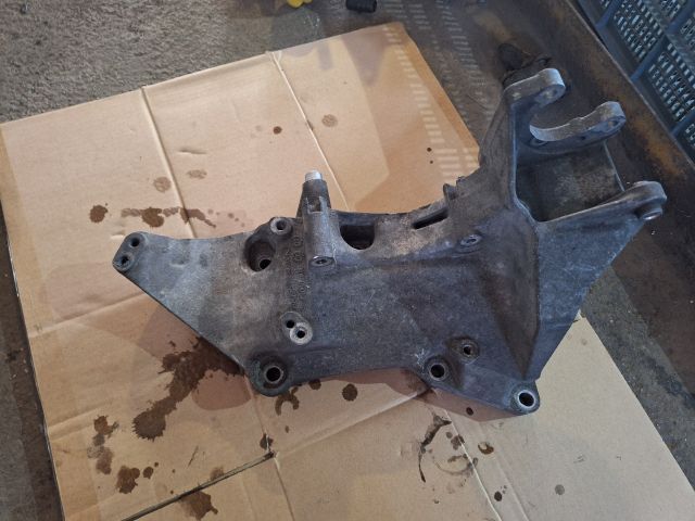 bontott RENAULT ESPACE IV Generátor Tartó Bak