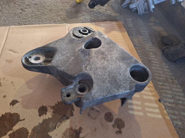 bontott RENAULT ESPACE IV Motor Tartó Bak (Fém)