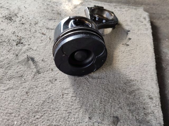 bontott RENAULT ESPACE IV Dugattyú