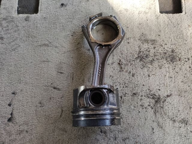 bontott RENAULT ESPACE IV Dugattyú