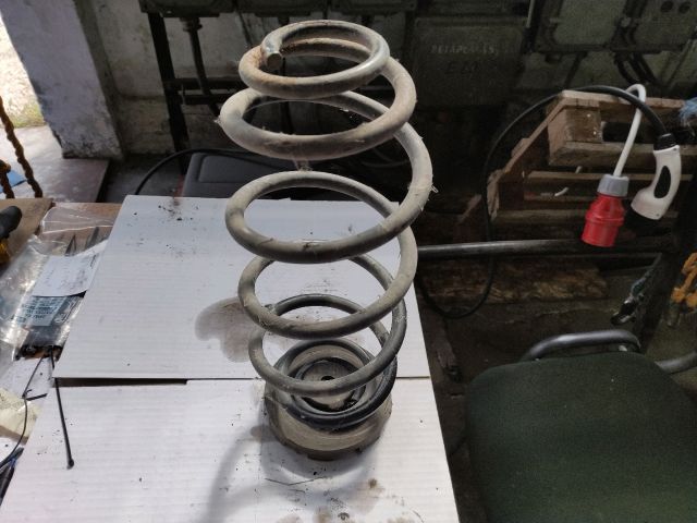 bontott RENAULT ESPACE IV Hátsó Rugó