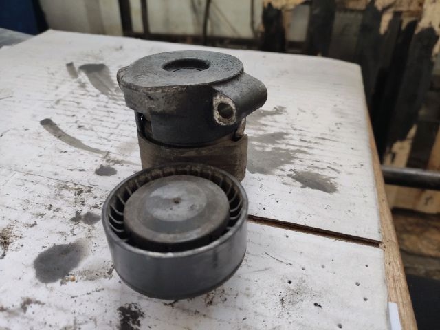 bontott RENAULT ESPACE IV Szíjfeszítő Görgő