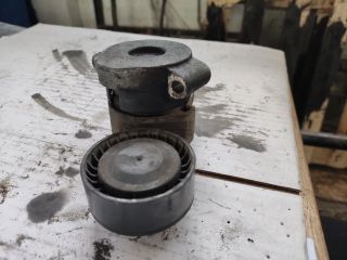 bontott RENAULT ESPACE IV Szíjfeszítő Görgő