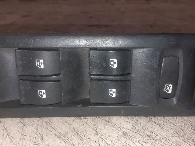 bontott RENAULT ESPACE IV Ablakemelő Kapcsoló Négyes / Kettes