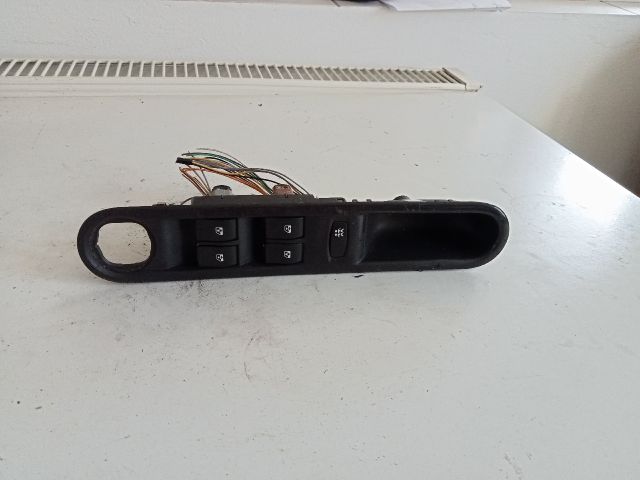 bontott RENAULT ESPACE IV Ablakemelő Kapcsoló Négyes / Kettes