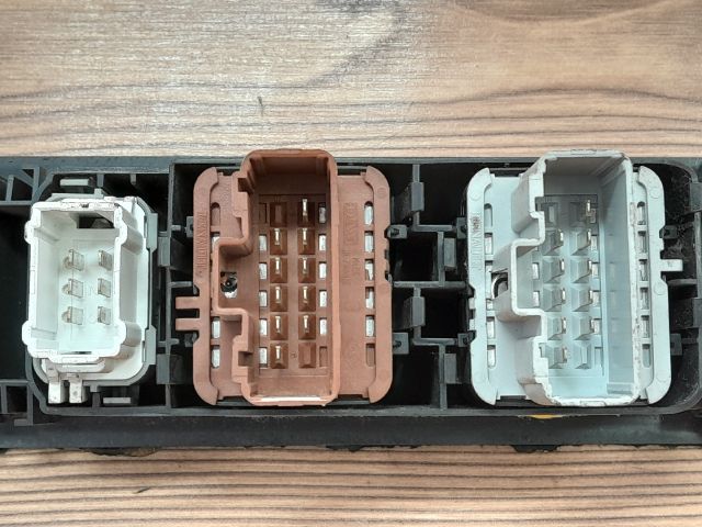 bontott RENAULT ESPACE IV Bal első Ablakemelő Kapcsoló