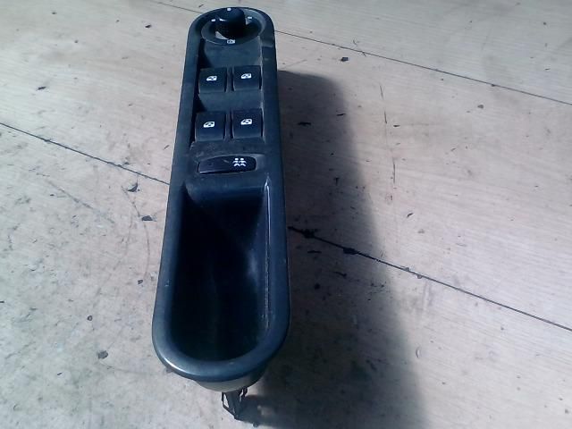 bontott RENAULT ESPACE IV Bal első Ablakemelő Kapcsoló