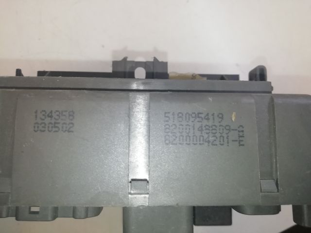 bontott RENAULT ESPACE IV Biztosítéktábla Csomagtér