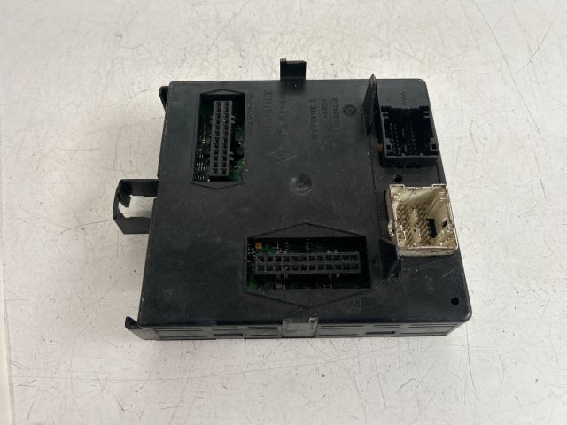 bontott RENAULT ESPACE IV Biztosítéktábla Utastér