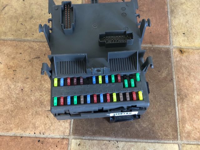 bontott RENAULT ESPACE IV Biztosítéktábla Utastér