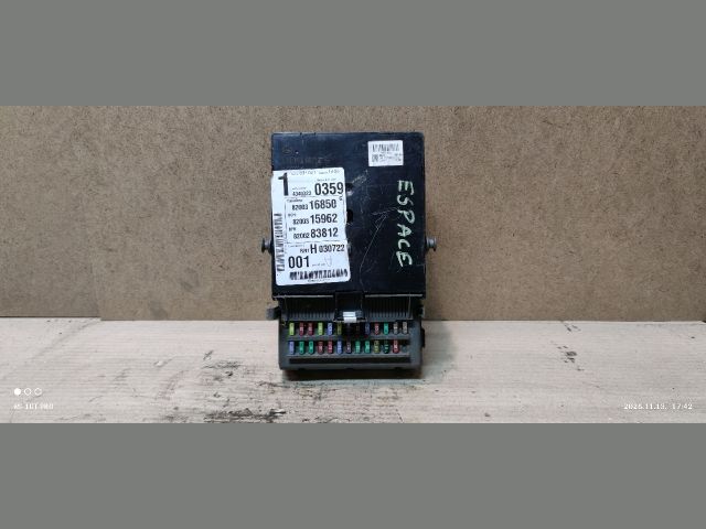 bontott RENAULT ESPACE IV Biztosítéktábla Utastér