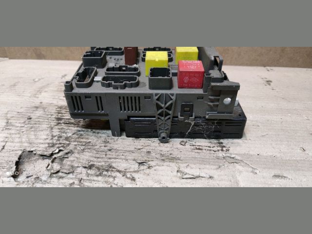 bontott RENAULT ESPACE IV Biztosítéktábla Utastér