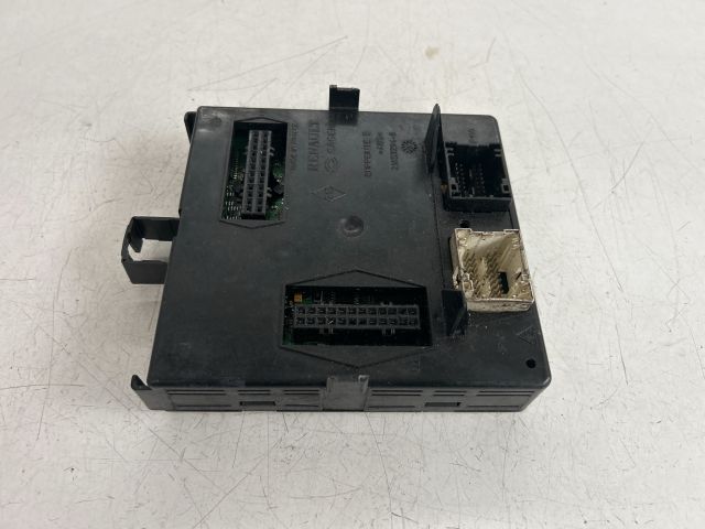 bontott RENAULT ESPACE IV Biztosítéktábla Utastér