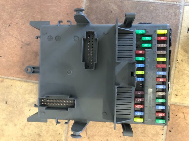 bontott RENAULT ESPACE IV Biztosítéktábla Utastér