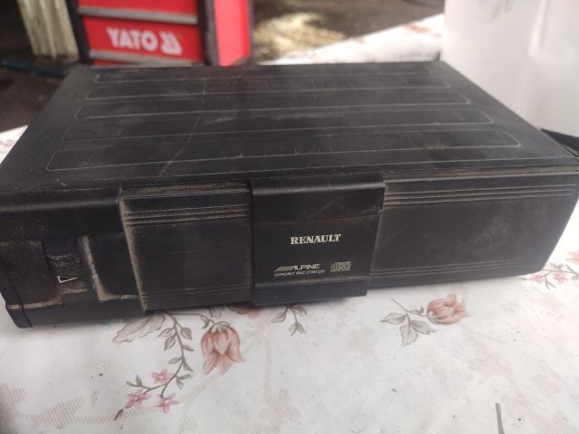 bontott RENAULT ESPACE IV CD / DVD Tár