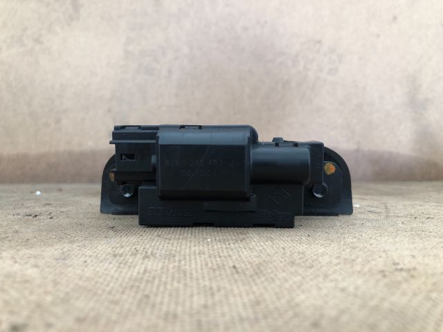 bontott RENAULT ESPACE IV Csomagtérajtó Zárszerkezet