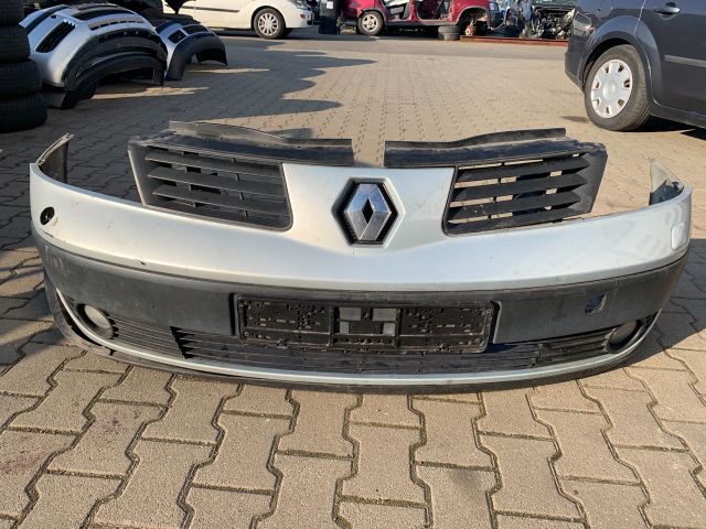 bontott RENAULT ESPACE IV Első Lökhárító (Részeivel)