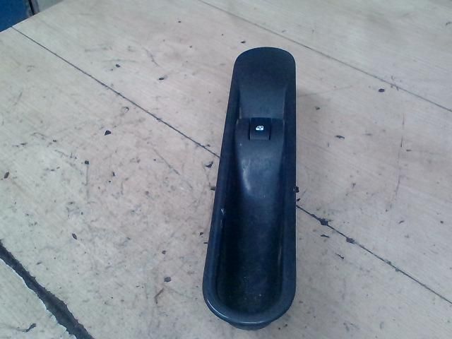 bontott RENAULT ESPACE IV Jobb első Ablakemelő Kapcsoló