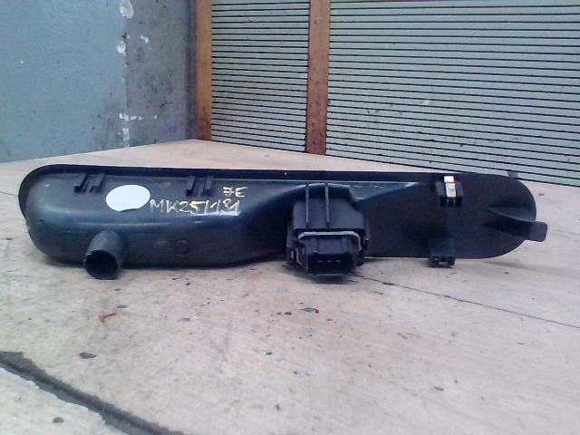 bontott RENAULT ESPACE IV Jobb első Ablakemelő Kapcsoló