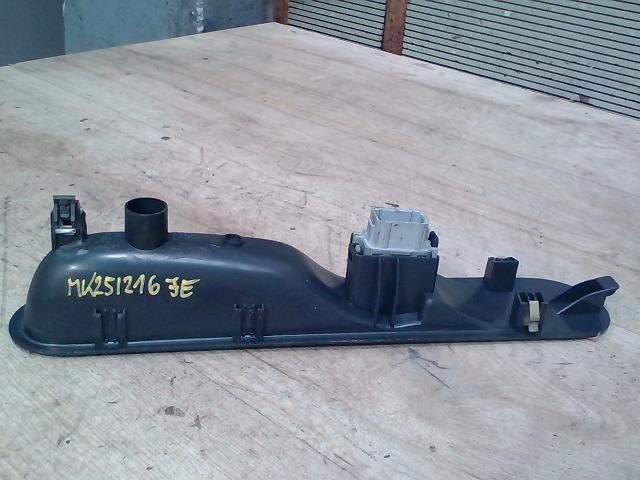 bontott RENAULT ESPACE IV Jobb első Ablakemelő Kapcsoló