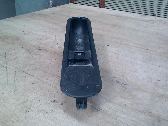 bontott RENAULT ESPACE IV Jobb első Ablakemelő Kapcsoló