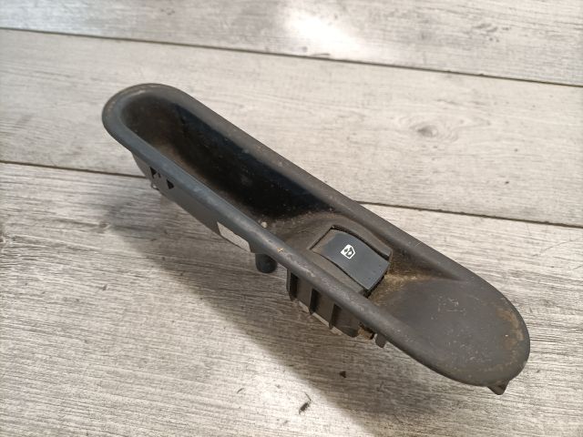 bontott RENAULT ESPACE IV Jobb hátsó Ablakemelő Kapcsoló