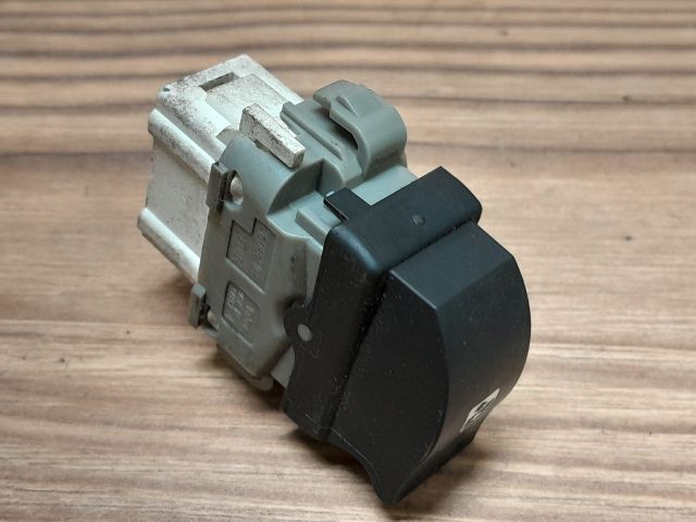 bontott RENAULT ESPACE IV Jobb hátsó Ablakemelő Kapcsoló