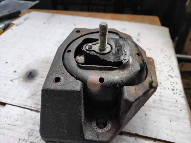 bontott RENAULT ESPACE IV Motor Tartó Bak (Fém)