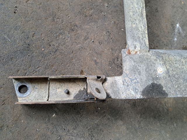 bontott RENAULT ESPACE IV Pótkerék Tartó Fenéklemez