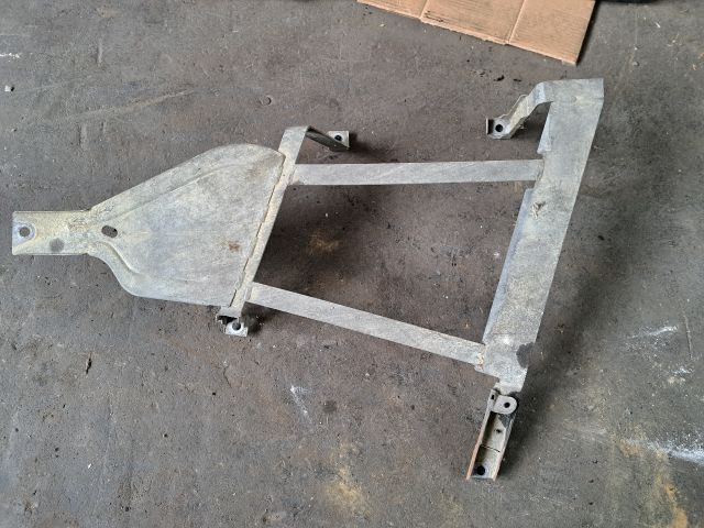 bontott RENAULT ESPACE IV Pótkerék Tartó Fenéklemez