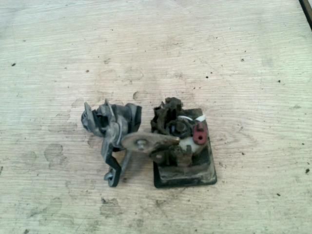 bontott RENAULT EXPRESS Csomagtérajtó Zárbetét